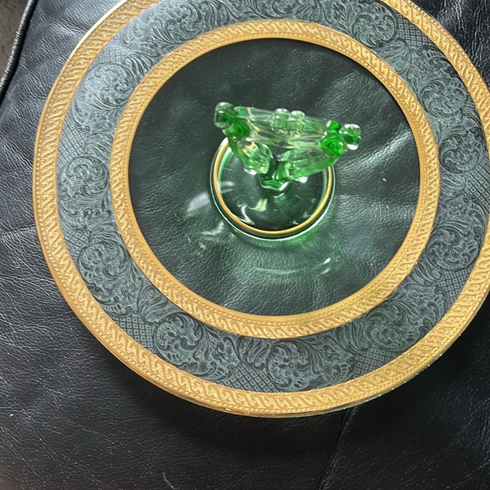 Elegant Green and Gold Decorative Plate